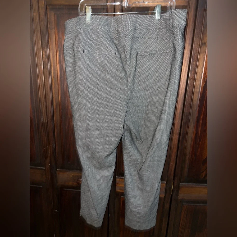 Lane Bryant Woman's zipper pockets Pants‎ black and white
